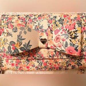 🌹 🌸 NWOT-Betsey Johnson Floral Purse Bow Embellishment 👛🌼💐